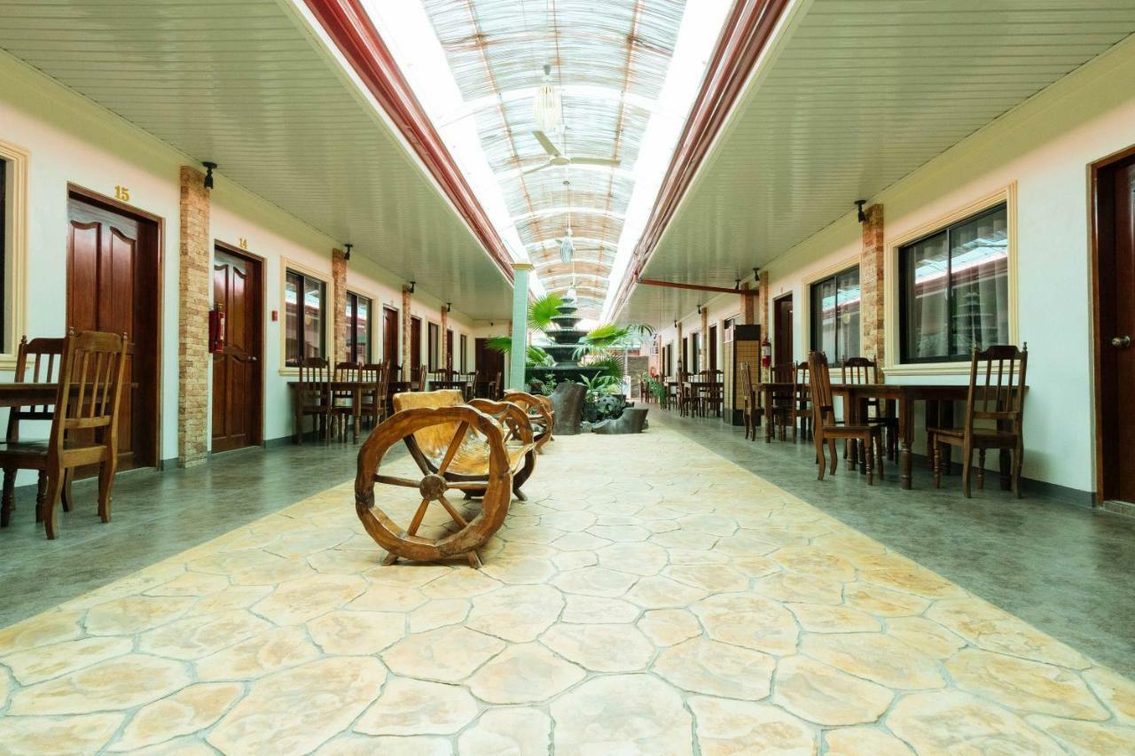 Reddoorz Premium Near Pristine Beach Puerto Princesa Екстер'єр фото