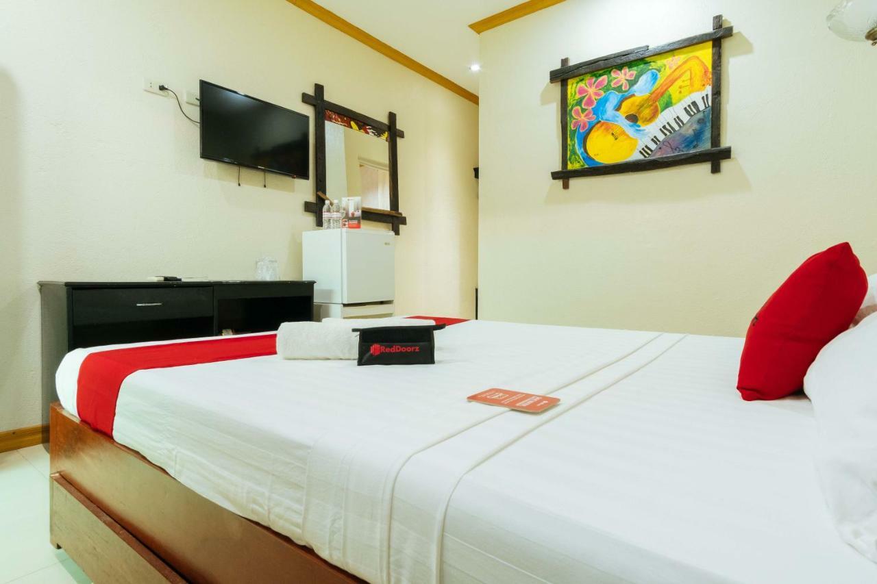 Reddoorz Premium Near Pristine Beach Puerto Princesa Екстер'єр фото