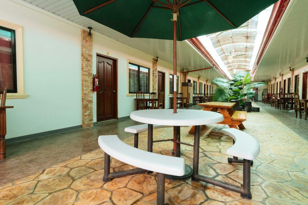 Reddoorz Premium Near Pristine Beach Puerto Princesa Екстер'єр фото