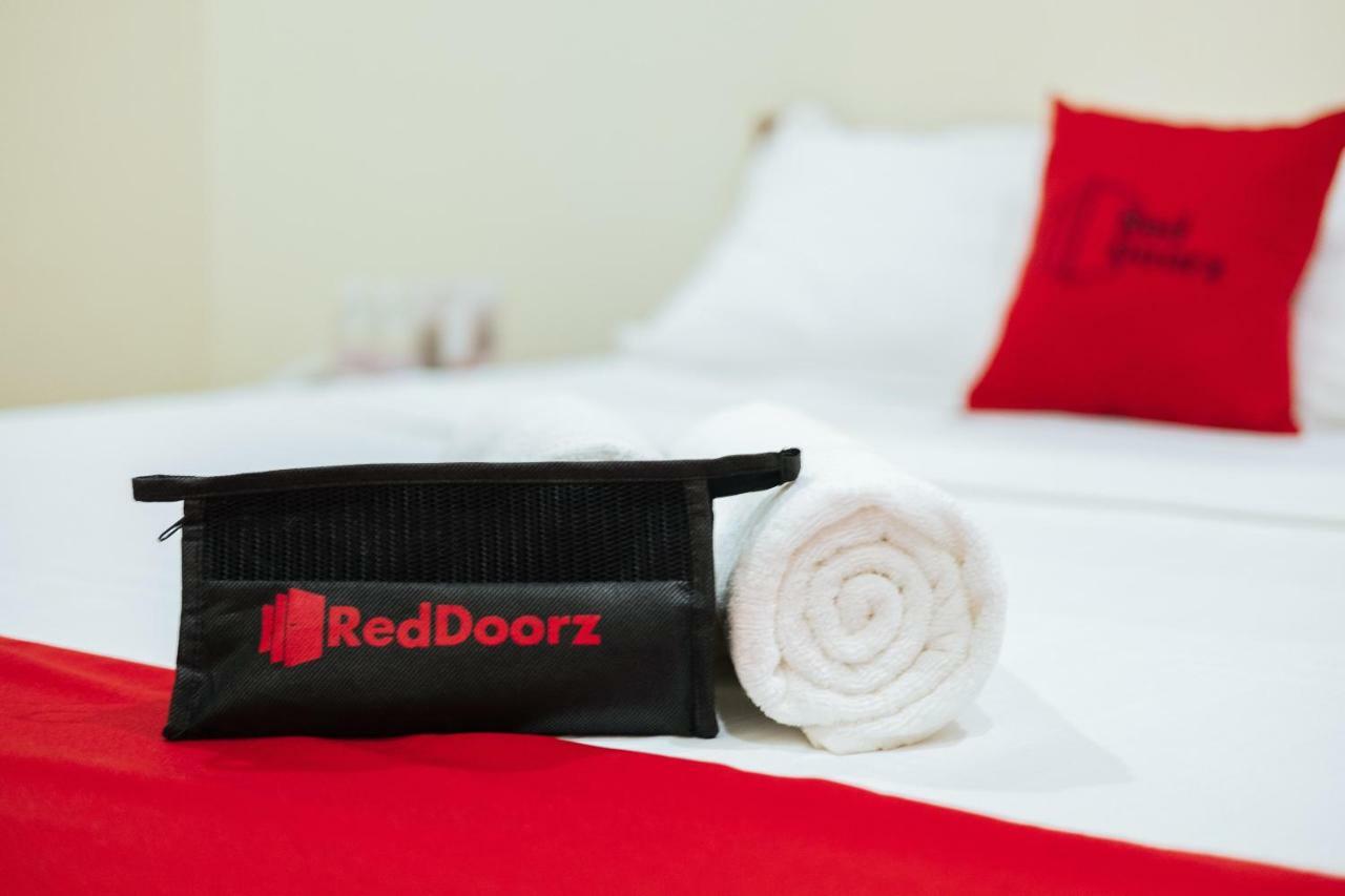 Reddoorz Premium Near Pristine Beach Puerto Princesa Екстер'єр фото